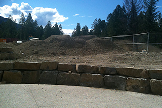 Stone retaining wall