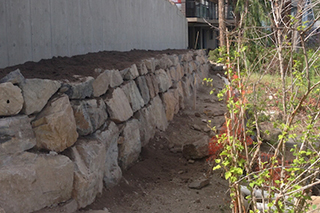 Decorative natural stone wall