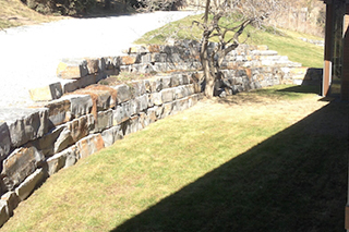 Cultured stone retaining wall